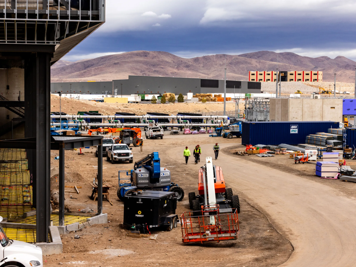 Amazon Backs Out of Massive “Project Blue” Data Center Campus in&nbsp;Arizona
